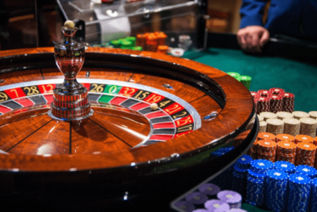 what is the difference between an american roulette wheel and a european roulette wheel
