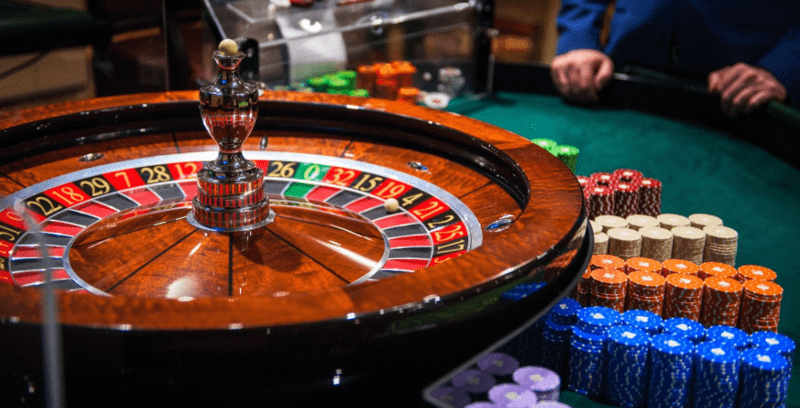 what is the difference between an american roulette wheel and a european roulette wheel